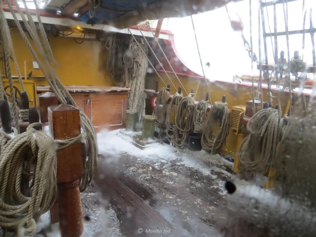 Antarktis unter Segeln: Schnee und Eis an Deck der Bark Europa