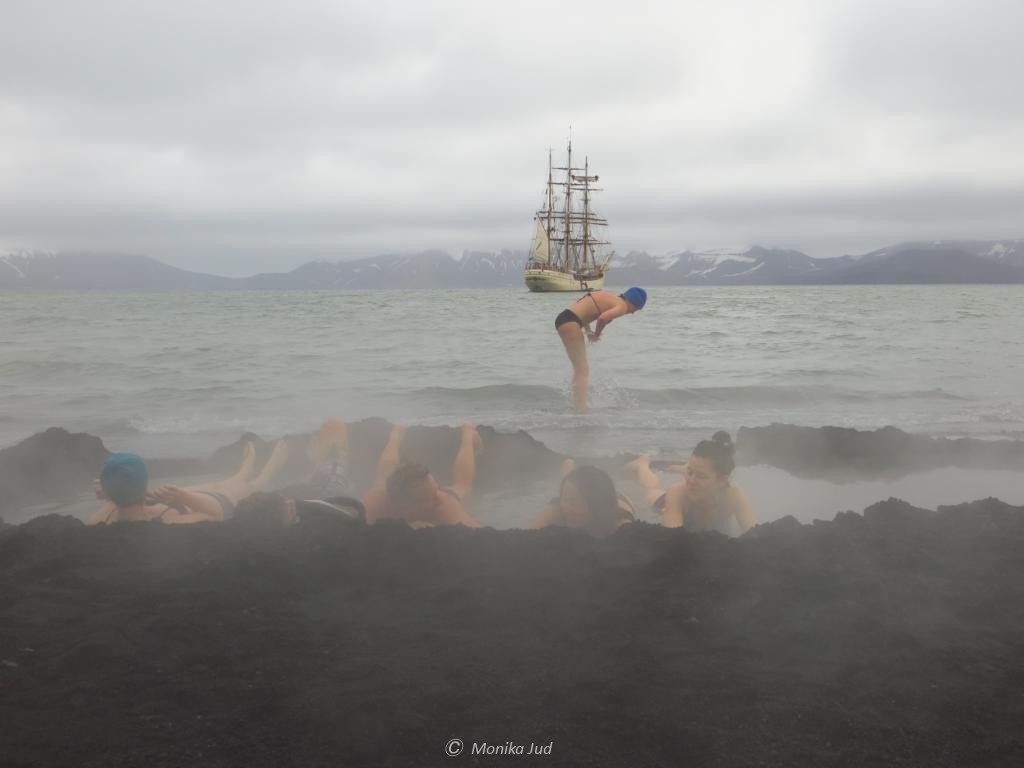 Thermalbad in der Antarktis: Pendulum Cove auf Deception Island