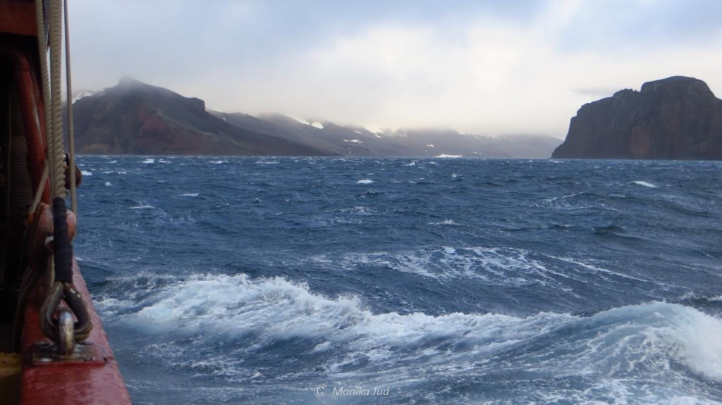 Deception Island - die Einfahrt