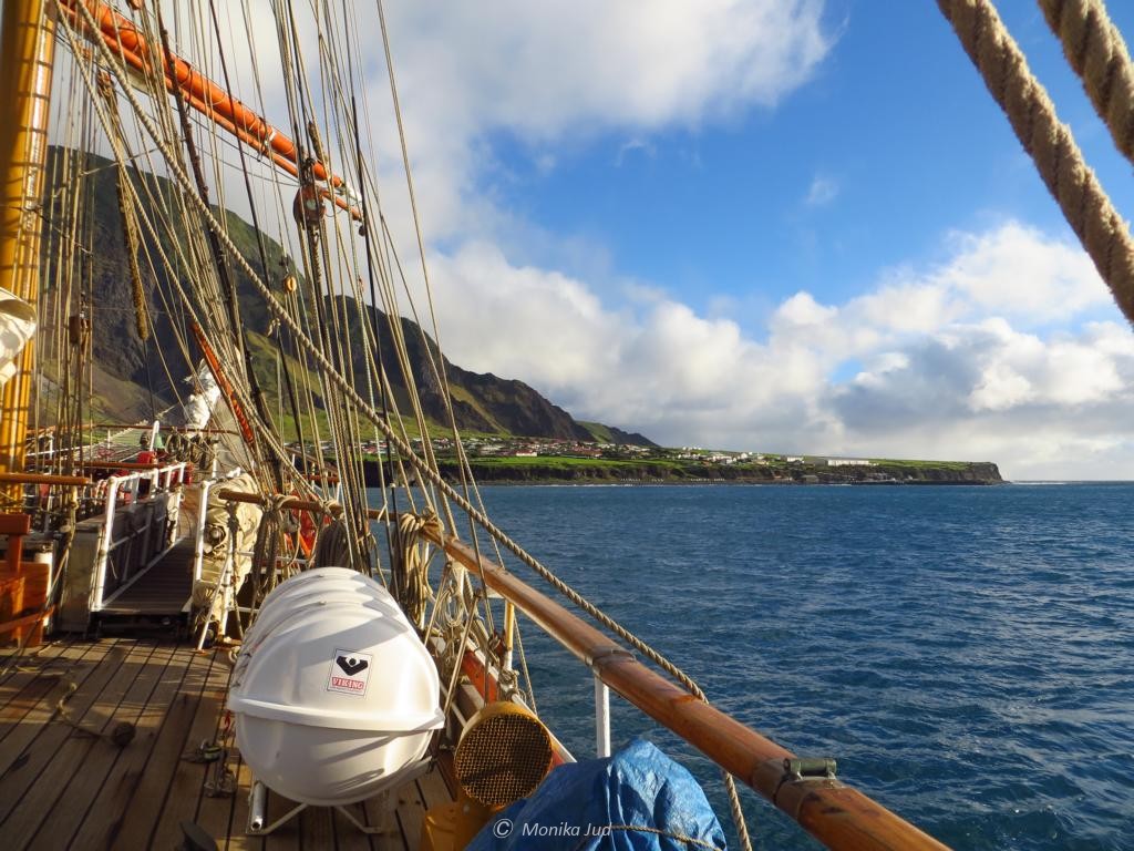 Tristan da Cunha - vor Anler im Sonnenschein