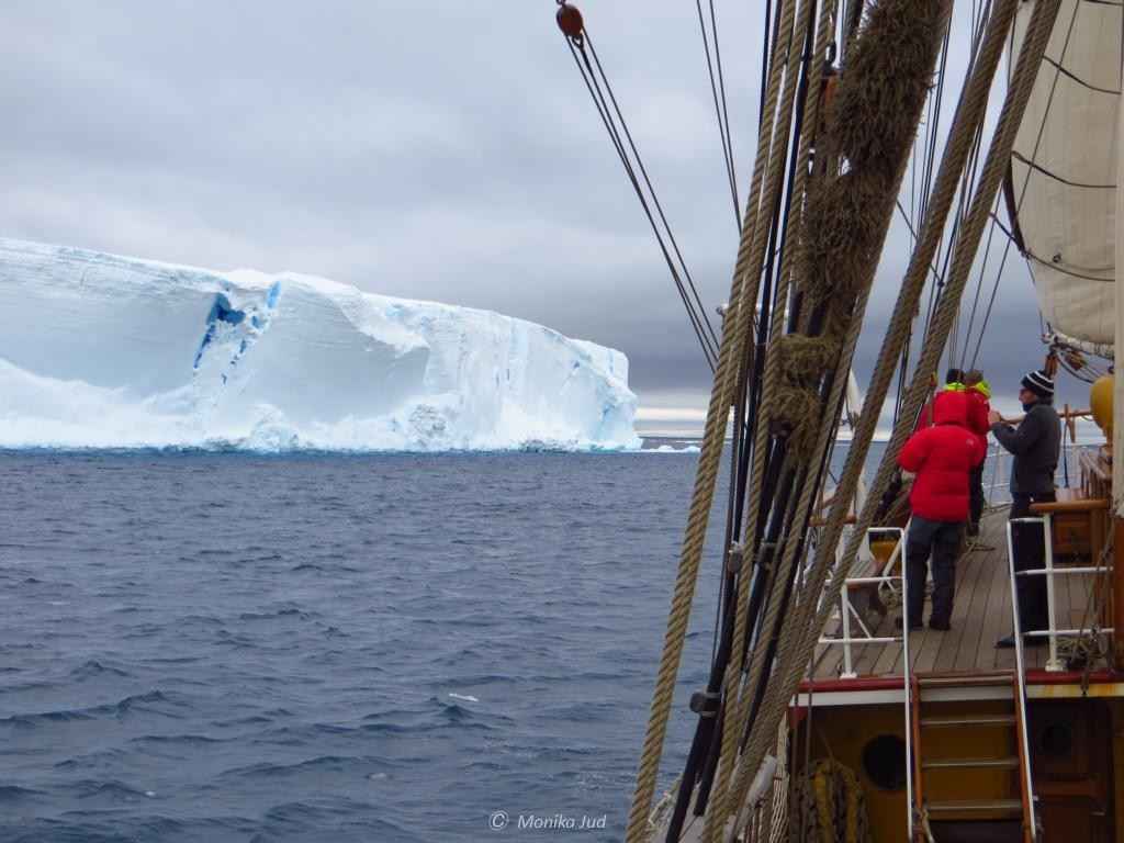 Bark Europa vor Eisberg