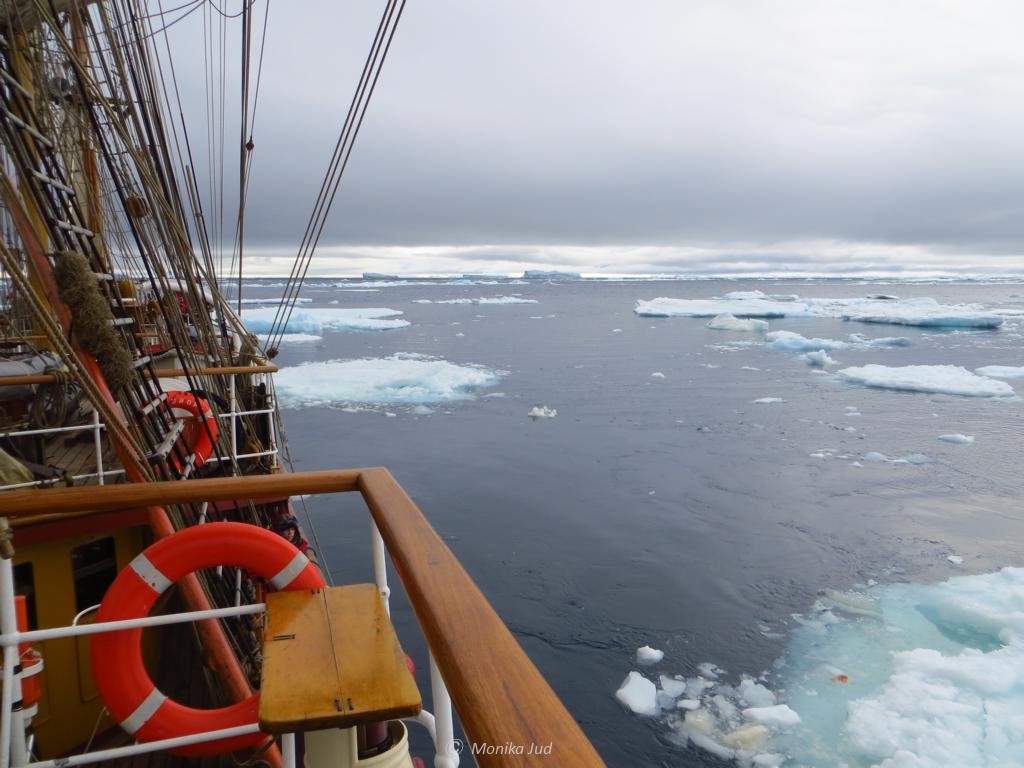 das Eis wird dichter: Bark Europa im Weddell-Meer