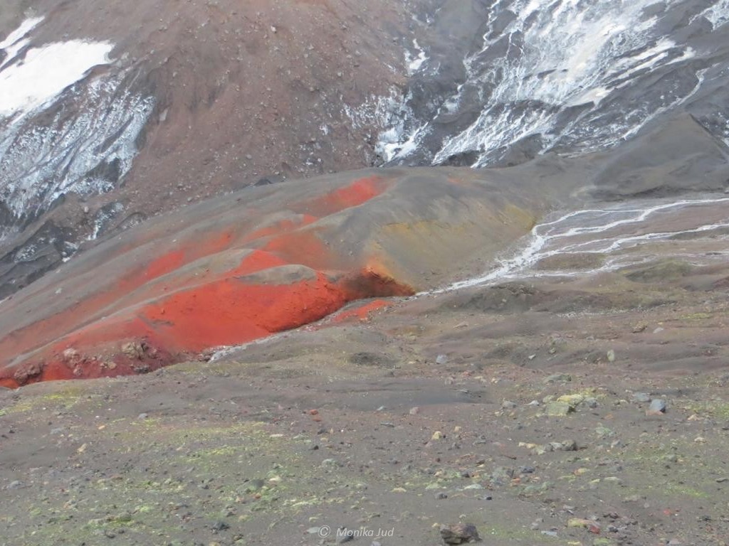 Deception Island - der farbige vulkanische Boden